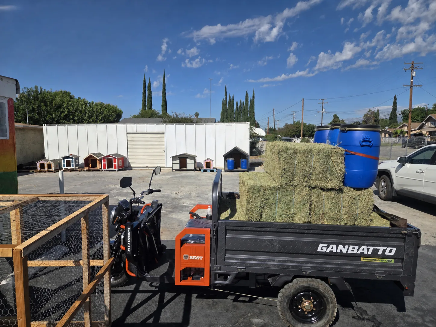 Ganbatto electric cargo tricycle carrying stacked hay bales